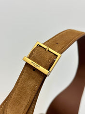 LE 5 À 7  SUPPLE SMALL 22 IN  CARAMEL BROWN SUEDE