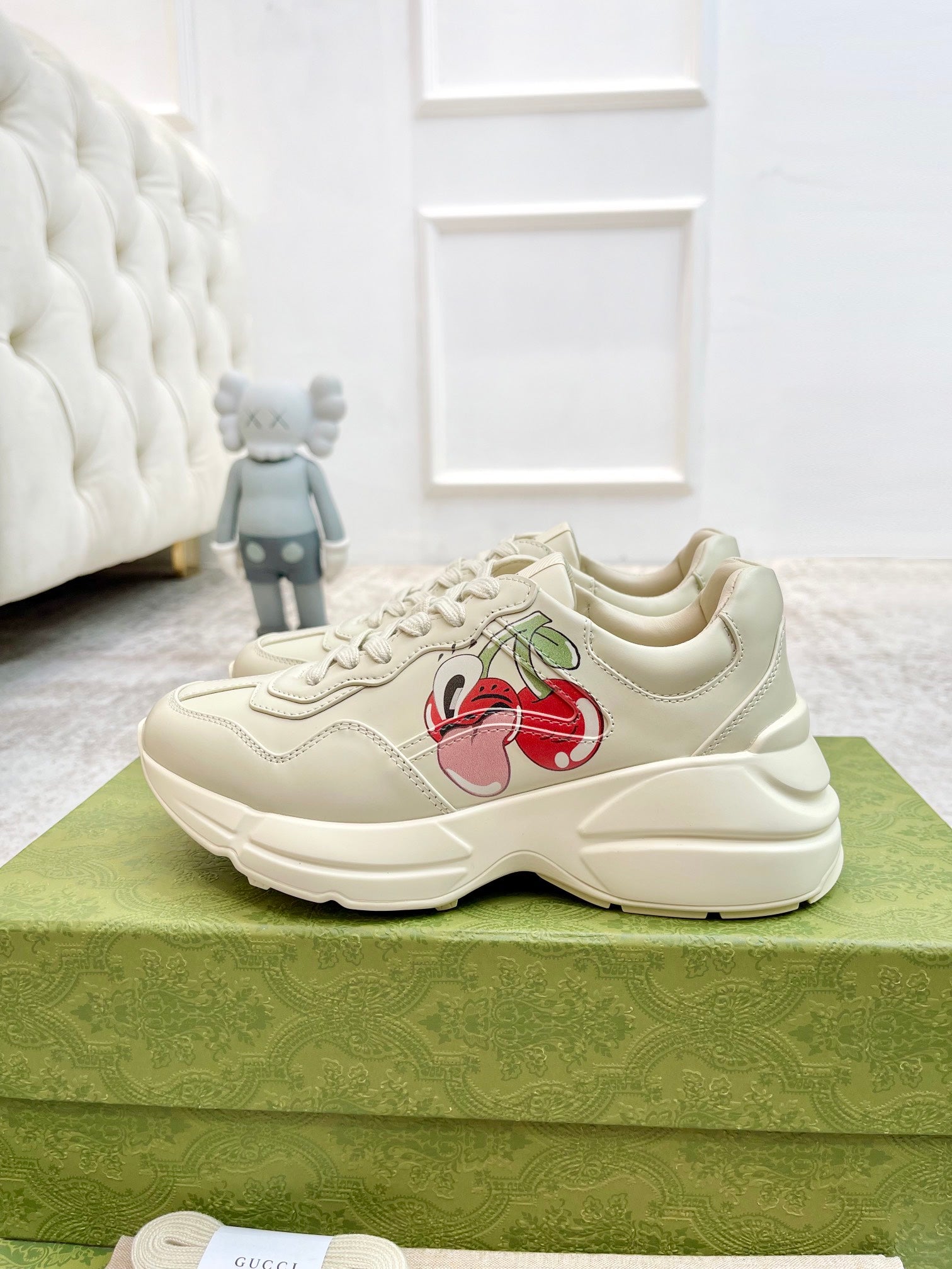 GG RHYTON TRAINER WHITE LAMBSKIN WITH HEART MOTIF