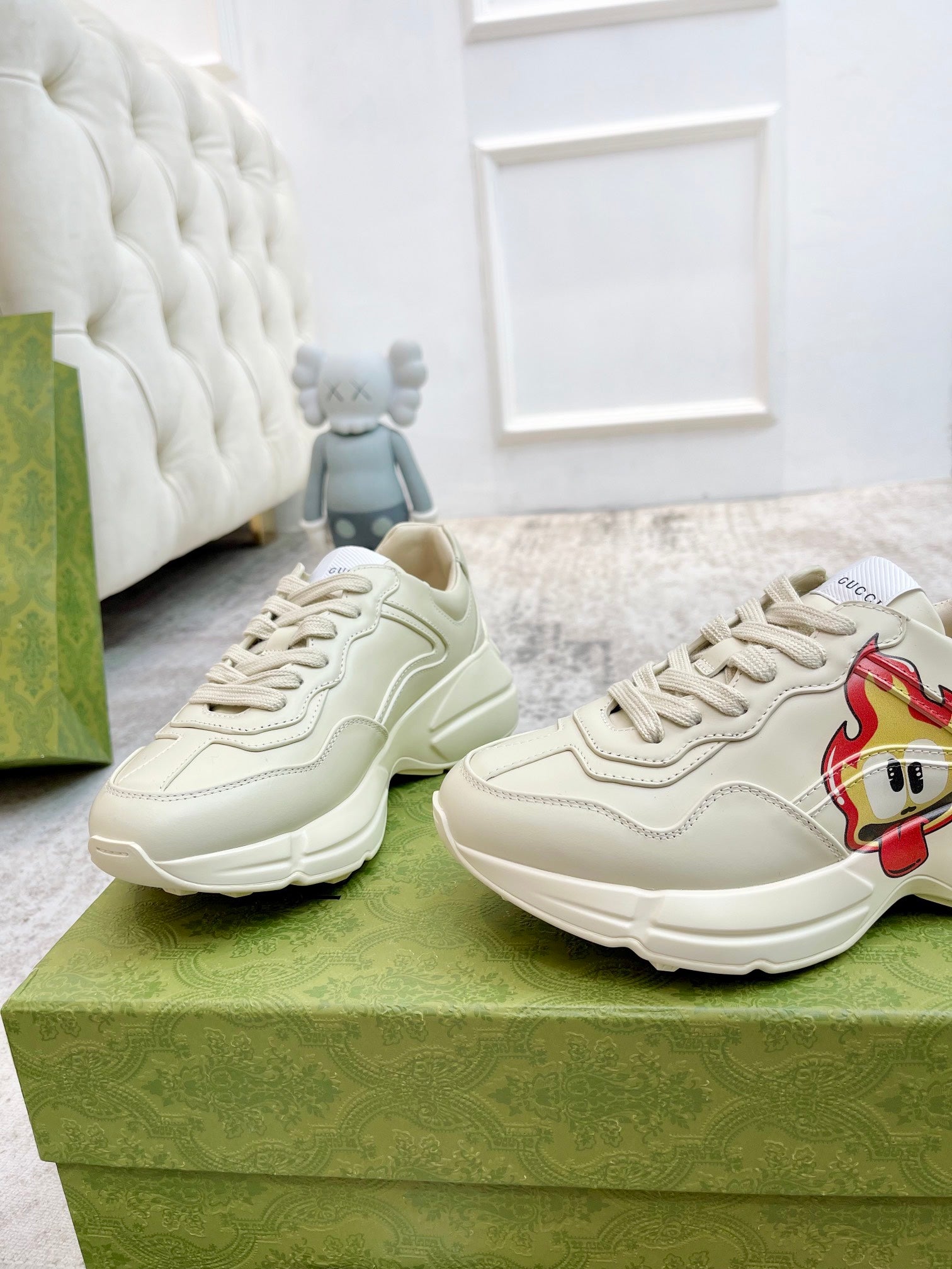 GG RHYTON TRAINER WHITE LAMBSKIN WITH ICON