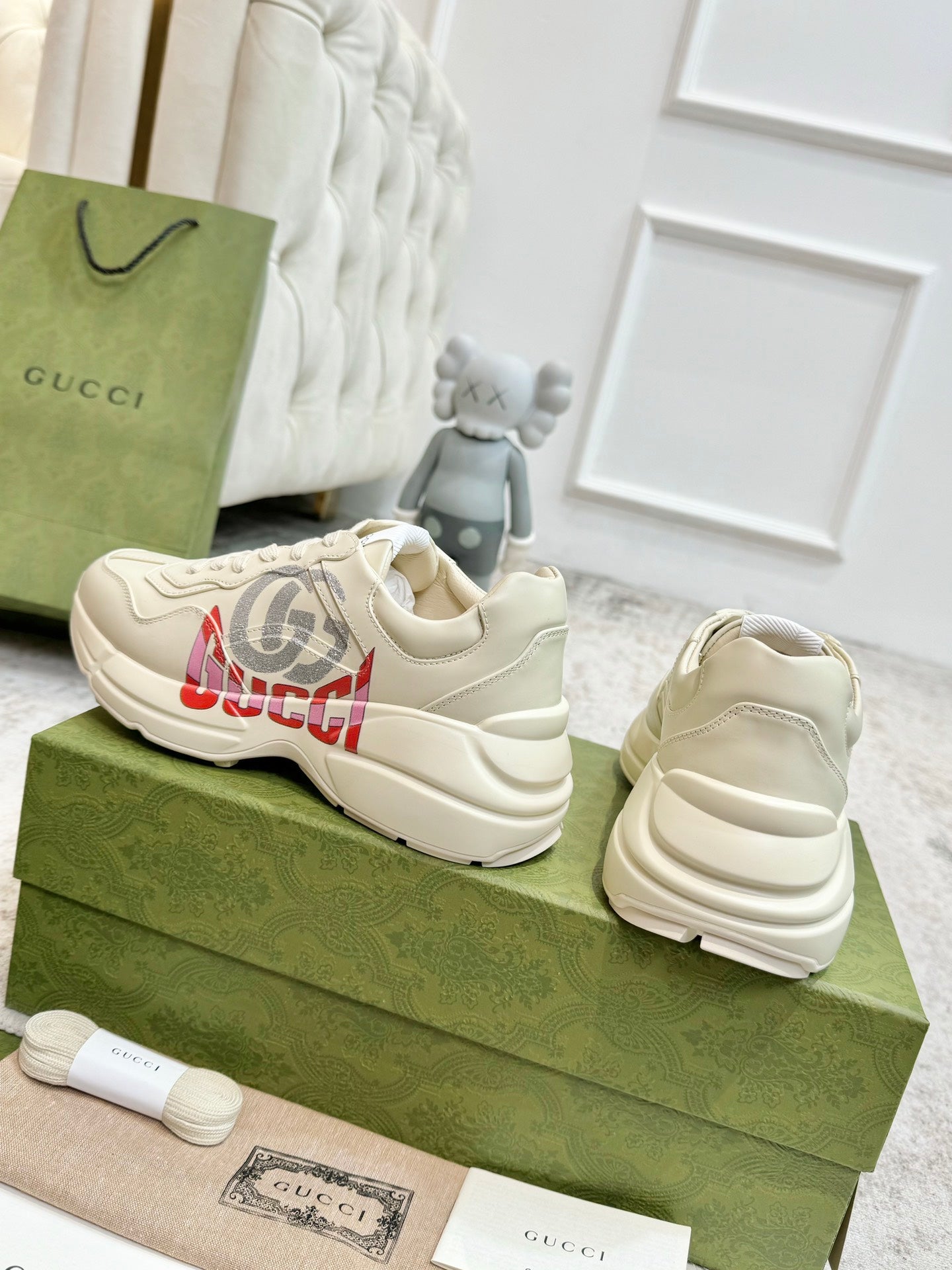 GG RHYTON TRAINER WHITE LAMBSKIN WITH H LETTER