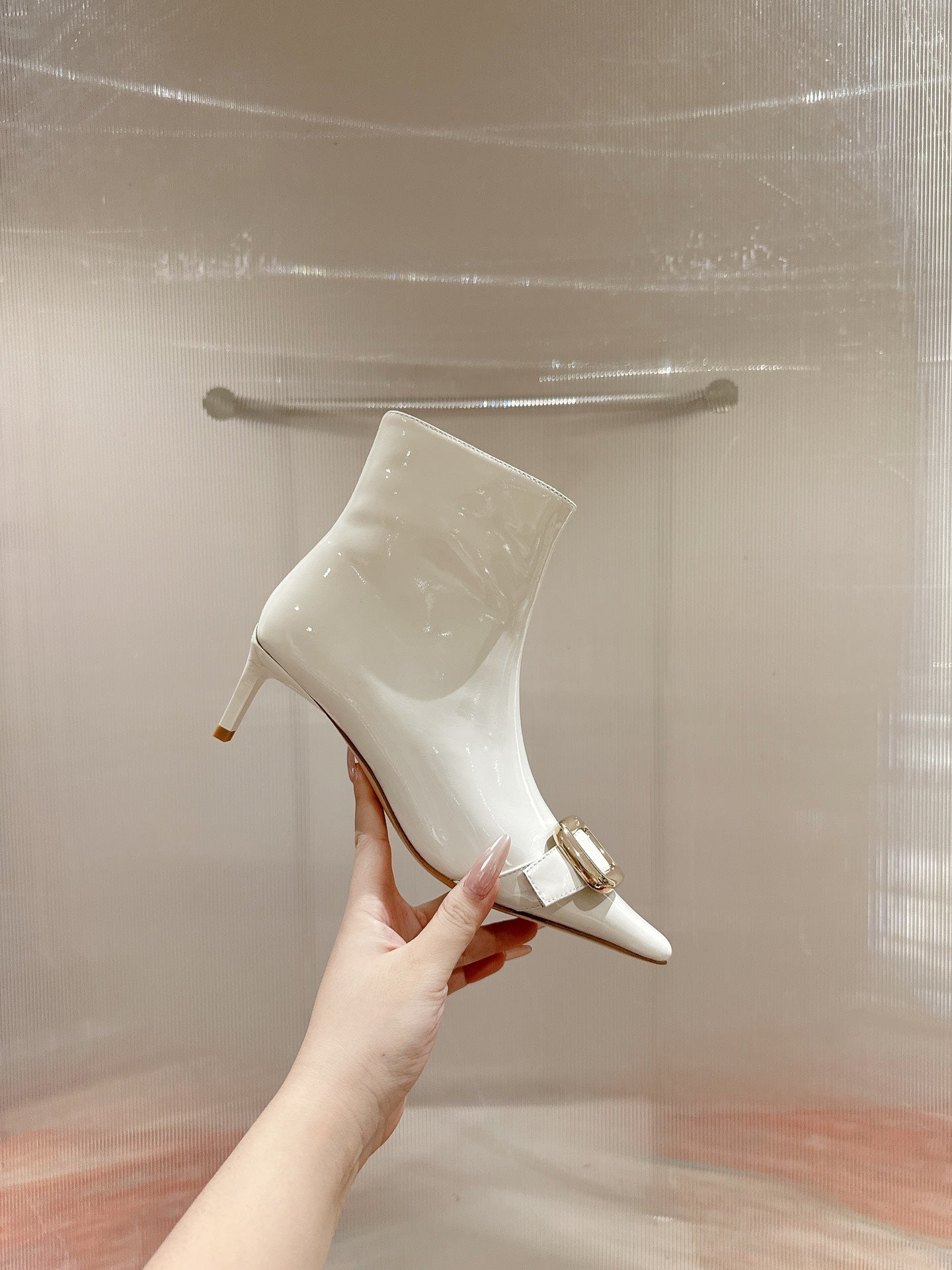 VIV CANARD ANKLE BOOTS IN WHITE GLOSSY CALFSKIN