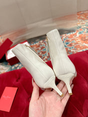 VIV CANARD ANKLE BOOTS IN WHITE GLOSSY CALFSKIN