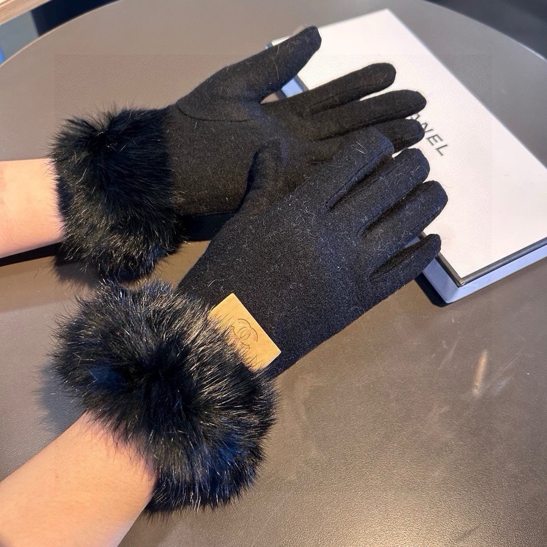 GLOVES IN BLACK WOOL AND RABBIT FUR 420535