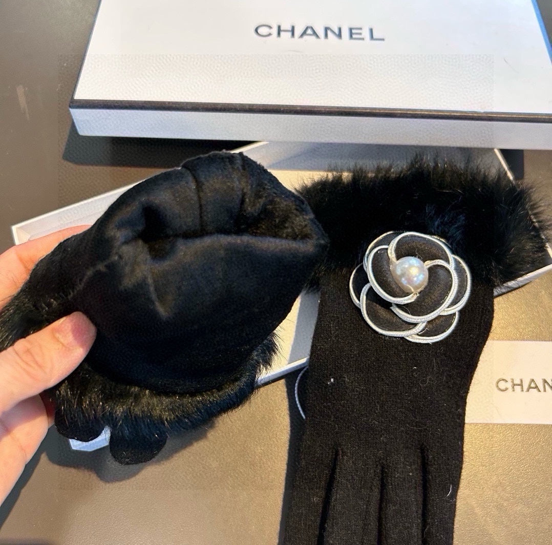 GLOVES IN BLACK WOOL WITH RABBIT FUR 439141