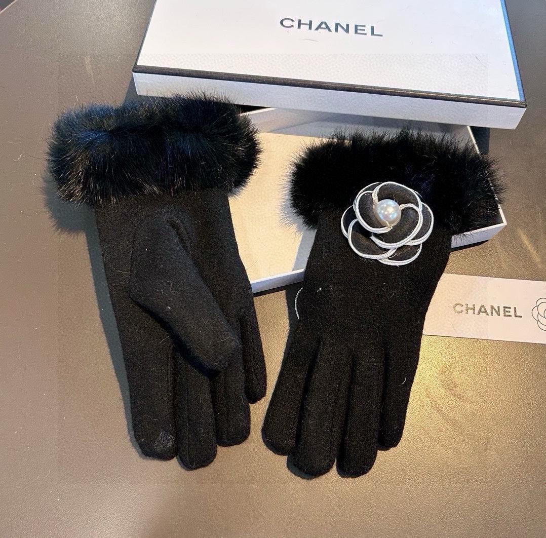 GLOVES IN BLACK WOOL WITH RABBIT FUR 439141