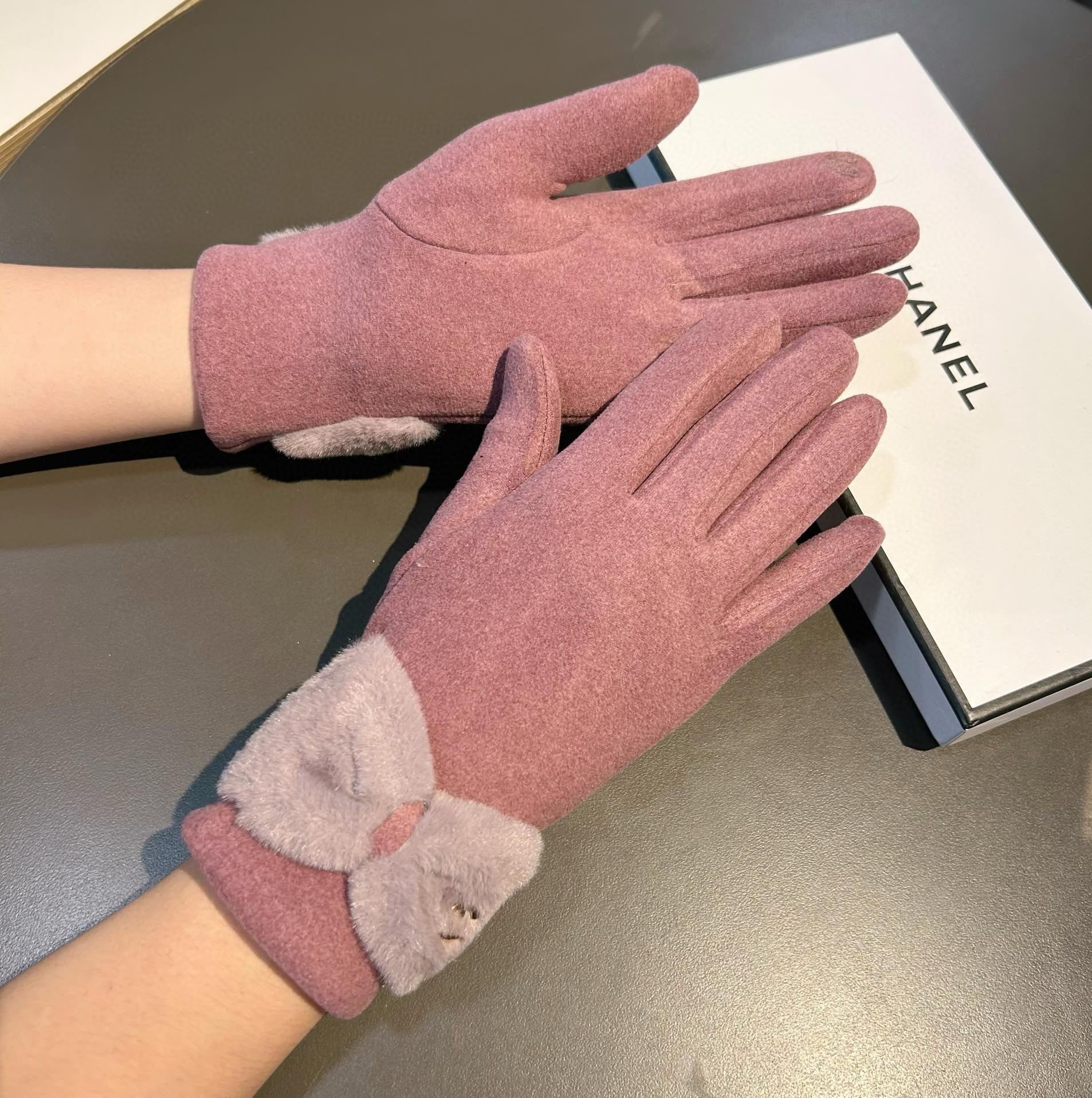 GLOVES IN CREPE PINK WOOL WITH RABBIT FUR 456296