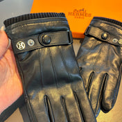GLOVES WITH BUTTON IN BLACK SHEEPSKIN 456347