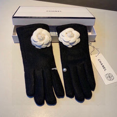 GLOVES IN BLACK WOOL WITH LARGE WHITE FLOWER 464993