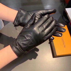 LV GLOVES IN BLACK LAMBSKIN 467961