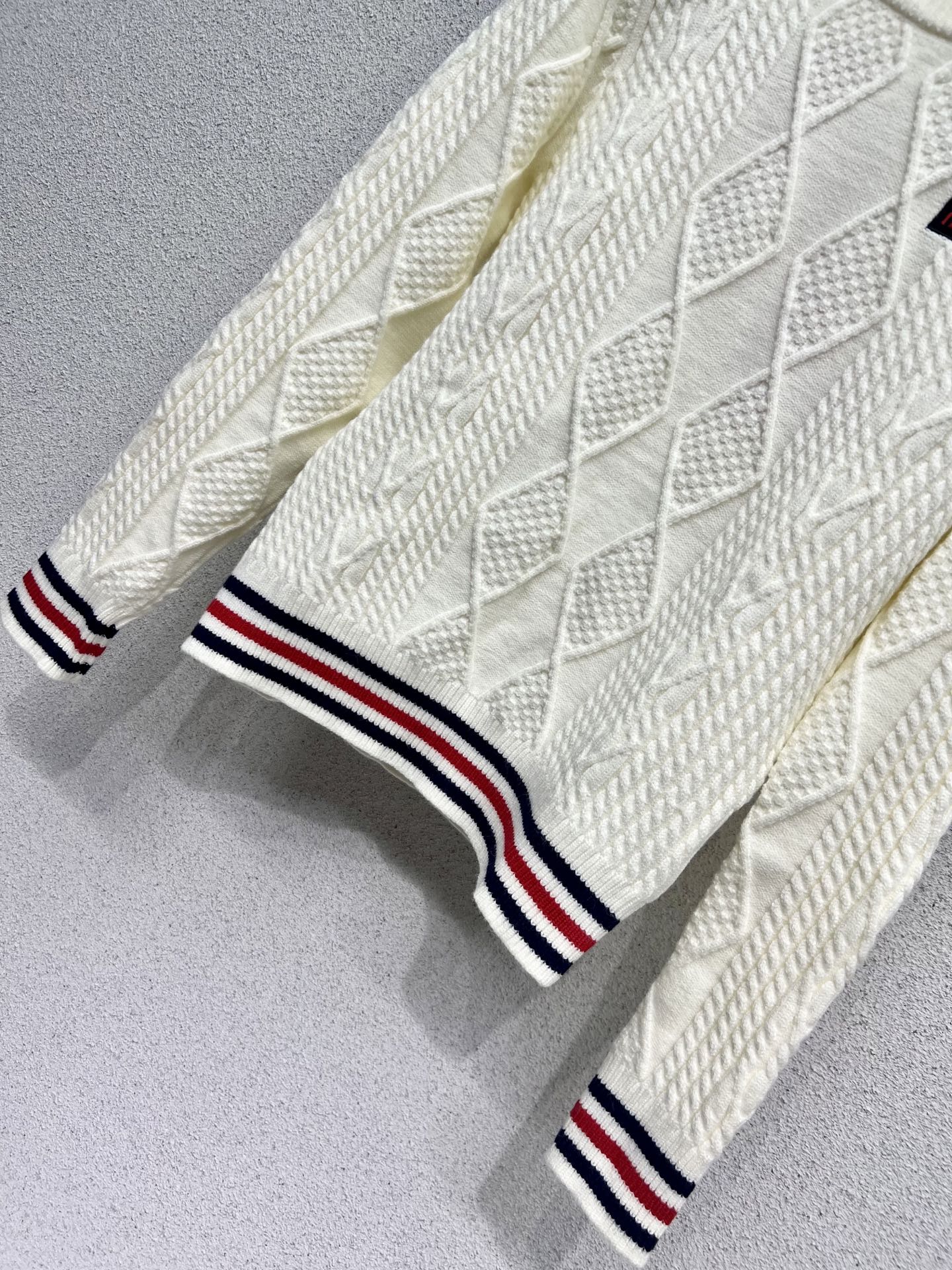 MIUMIU SWEATER STYLE 645