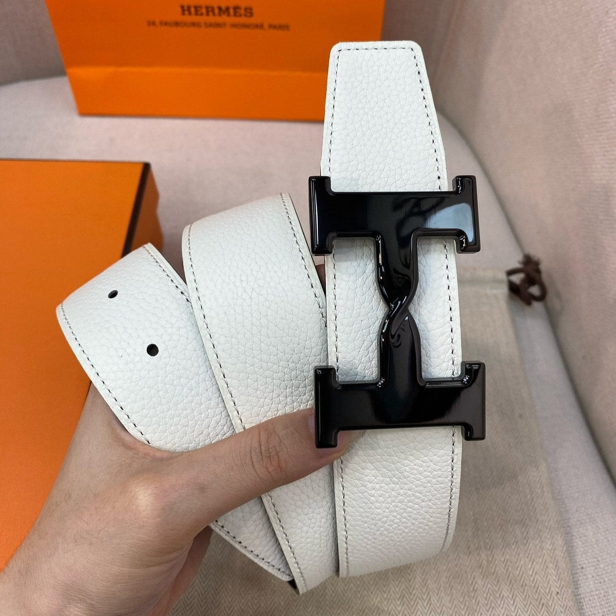 HM H BELT BUCKLE & REVERSIBLE BLACK AND WHITE LEATHER STRAP 38MM BLACK HARDWARE