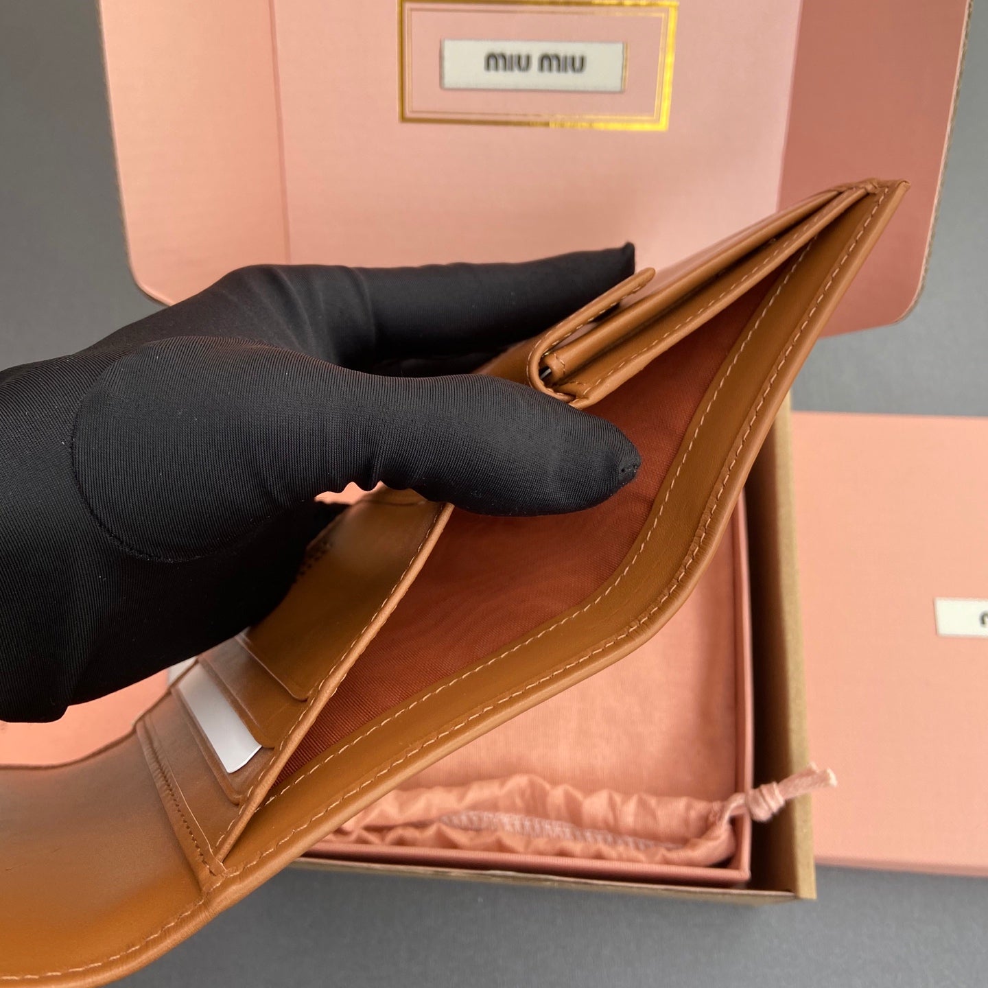 WALLET 12 IN SANTA FE BROWN SMOOTH CALFSKIN GOLD HARDWARE