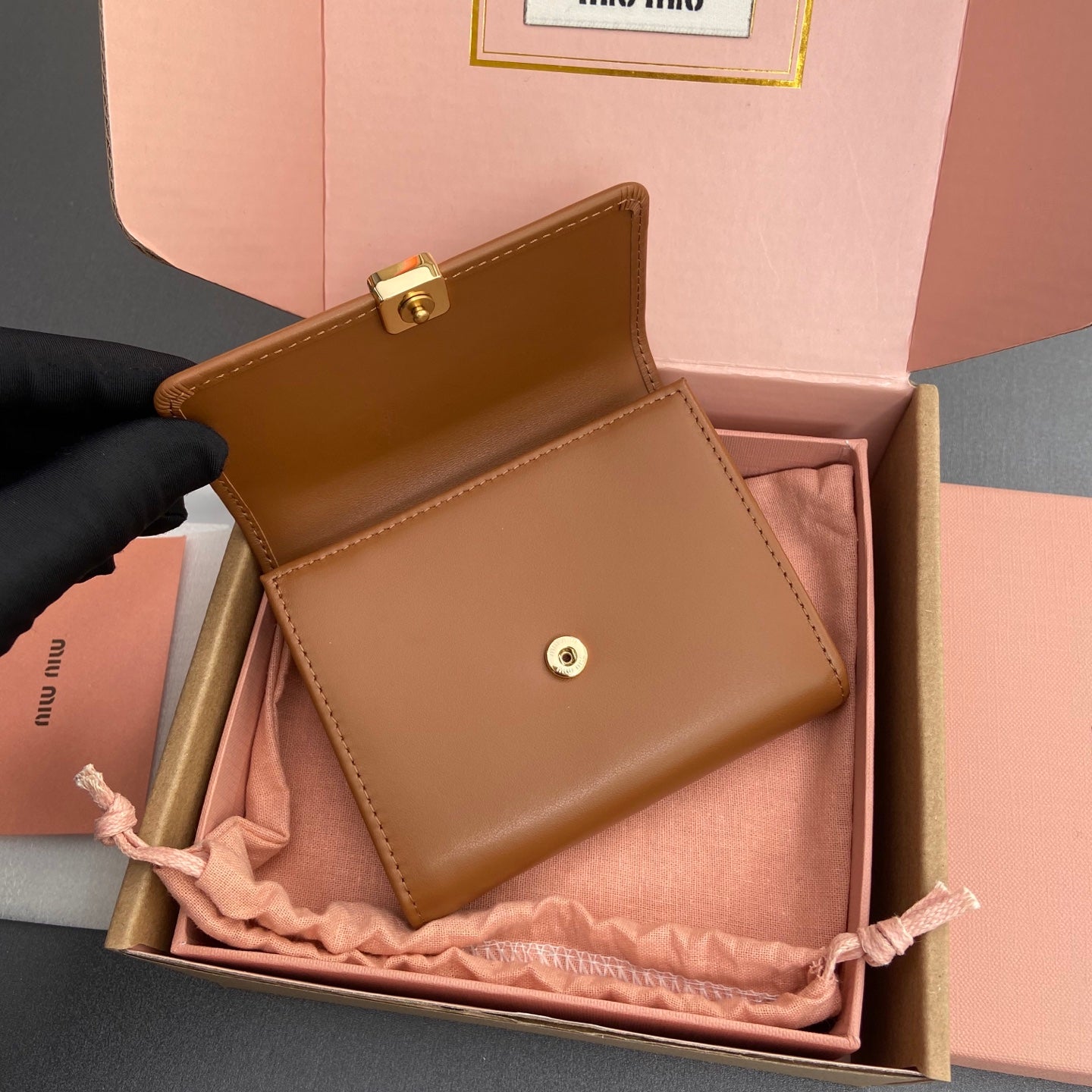 WALLET 12 IN SANTA FE BROWN SMOOTH CALFSKIN GOLD HARDWARE