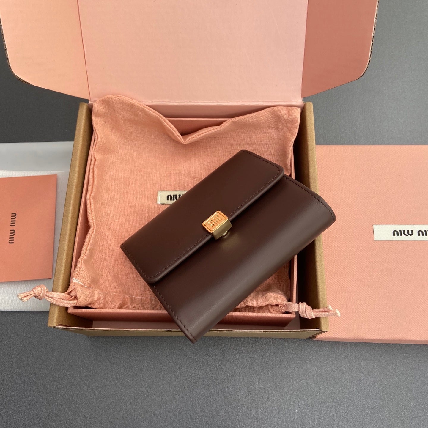 WALLET 12 IN ZAMBEZI BROWN SMOOTH CALFSKIN GOLD HARDWARE