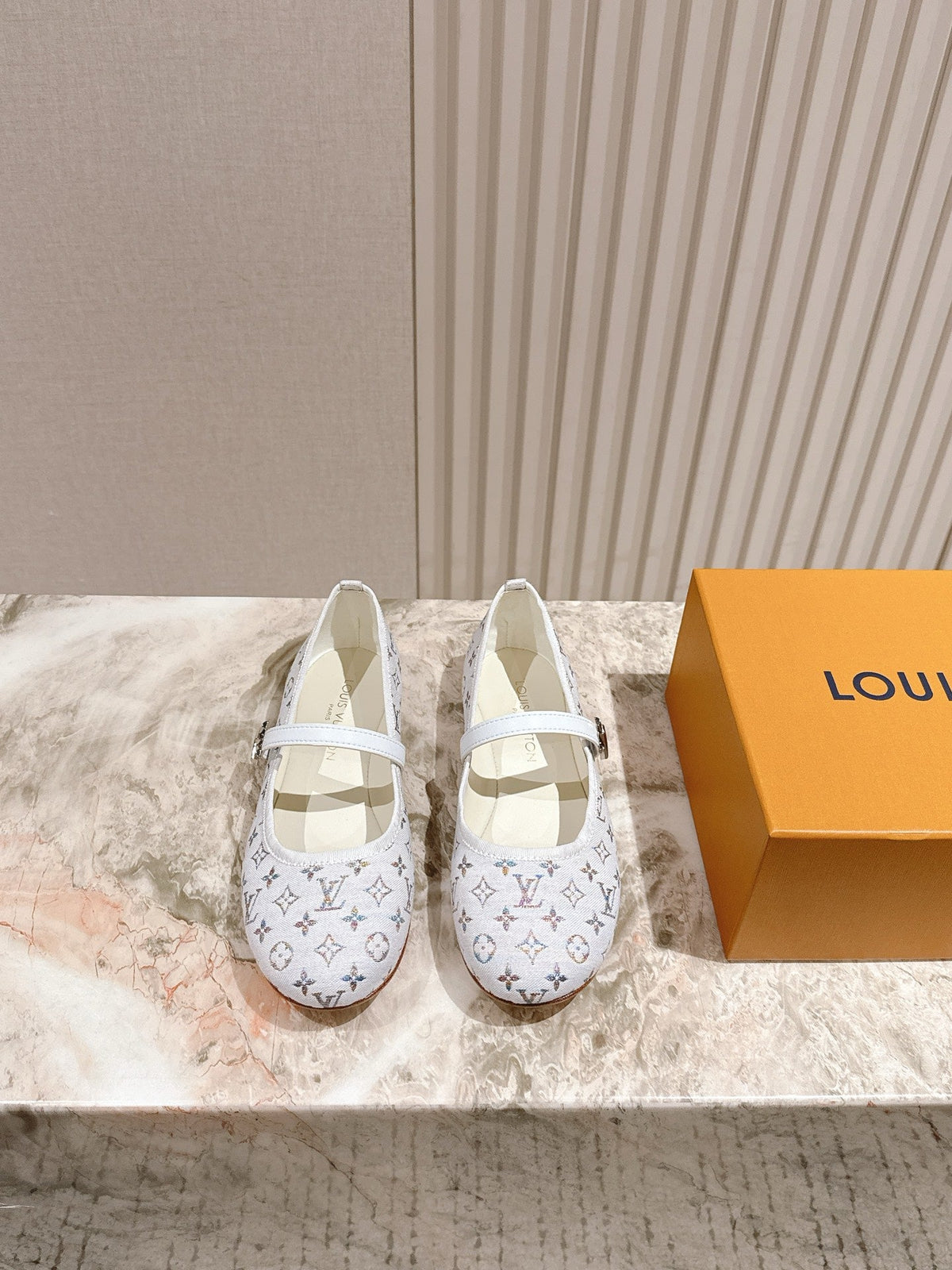 LV BALLET FLAT IN WHITE MONOGRAM CANVAS
