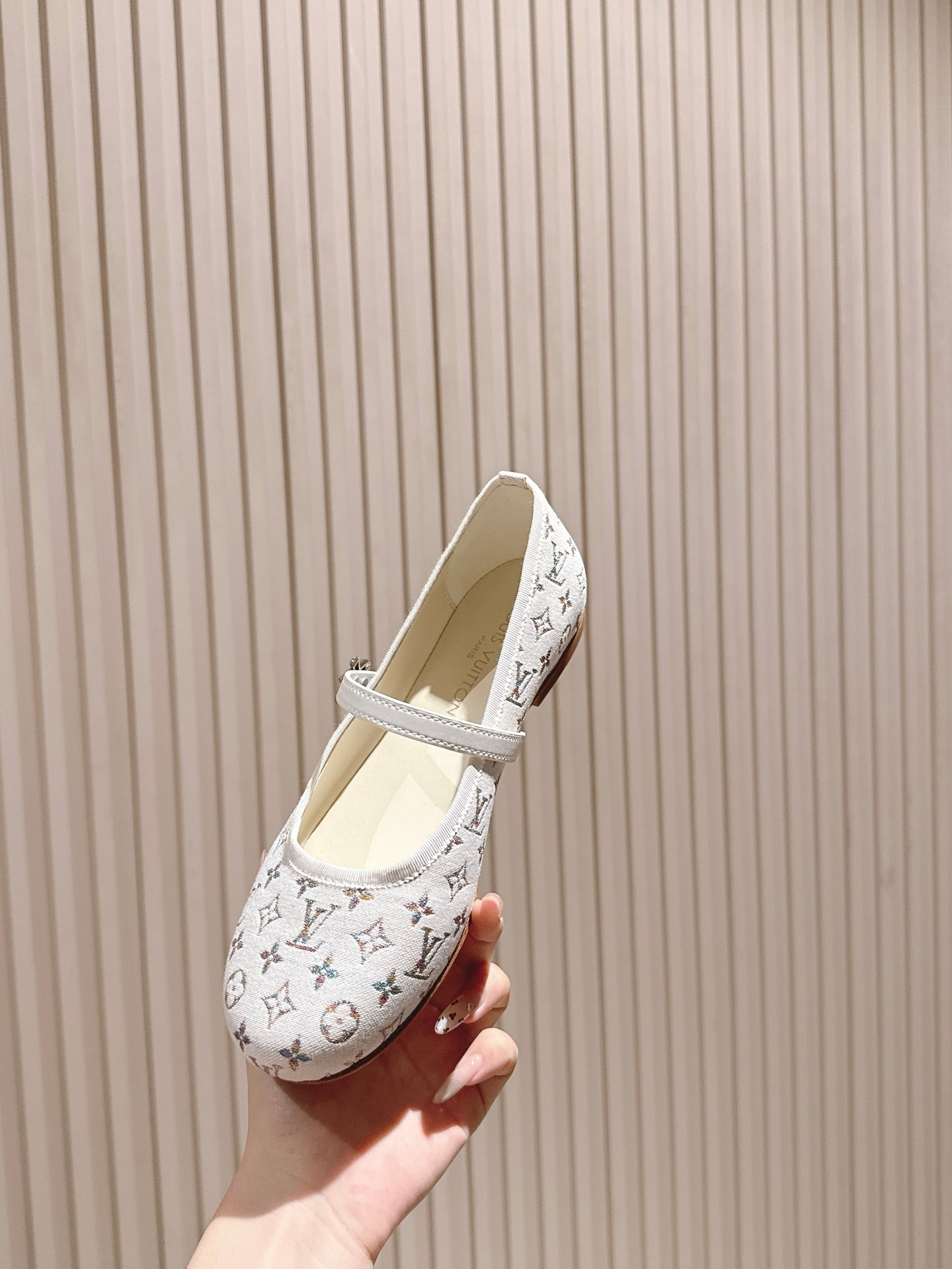 LV BALLET FLAT IN WHITE MONOGRAM CANVAS