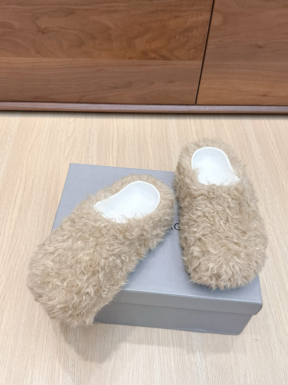 BALENCIAGA 25S MULES IN BEIGE FAUX FUR