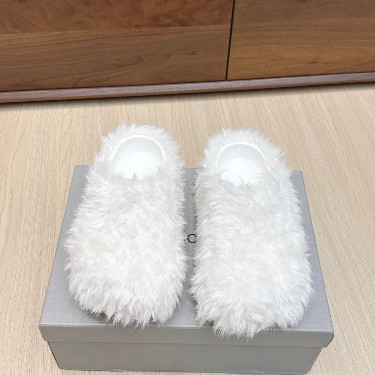 BALENCIAGA 25S MULES IN WHITE FAUX FUR