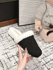 REGGIE SLIPPER IN BLACK SUEDE AND SHEARLING LINING
