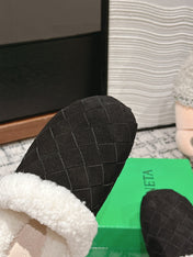REGGIE SLIPPER IN BLACK SUEDE AND SHEARLING LINING