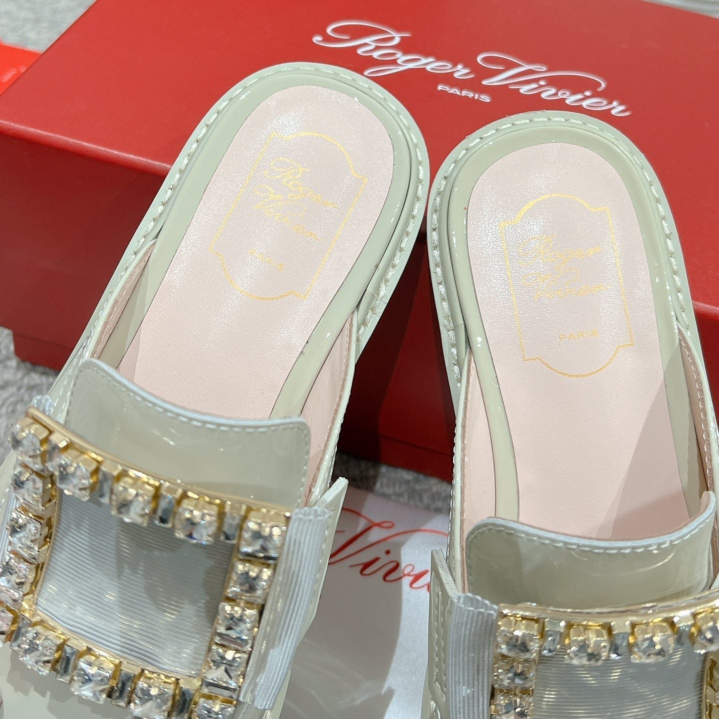 VIV' RANGERS MULES IN CREAM PATENT CALFSKIN CRYSTAL BUCKLE