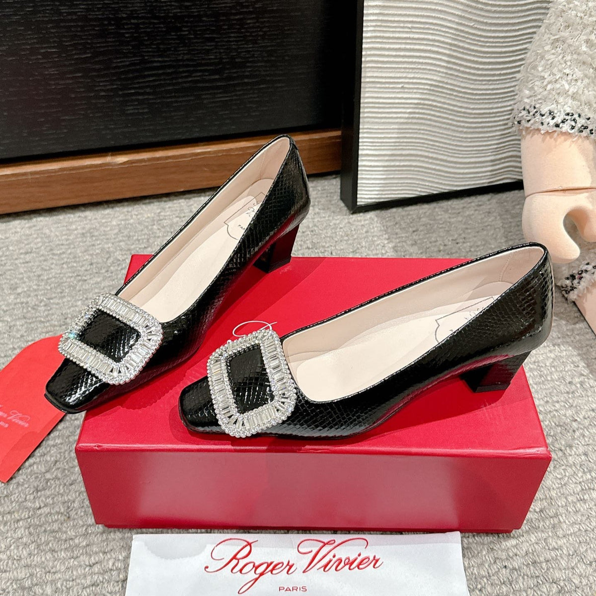 BELLE VIVIER PUMPS IN BLACK LIZARD EMBOSSED CALFSKIN