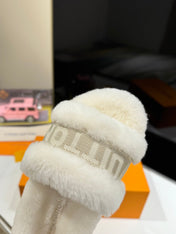 FURRY SLIPPER IN WHITE SHEARLING