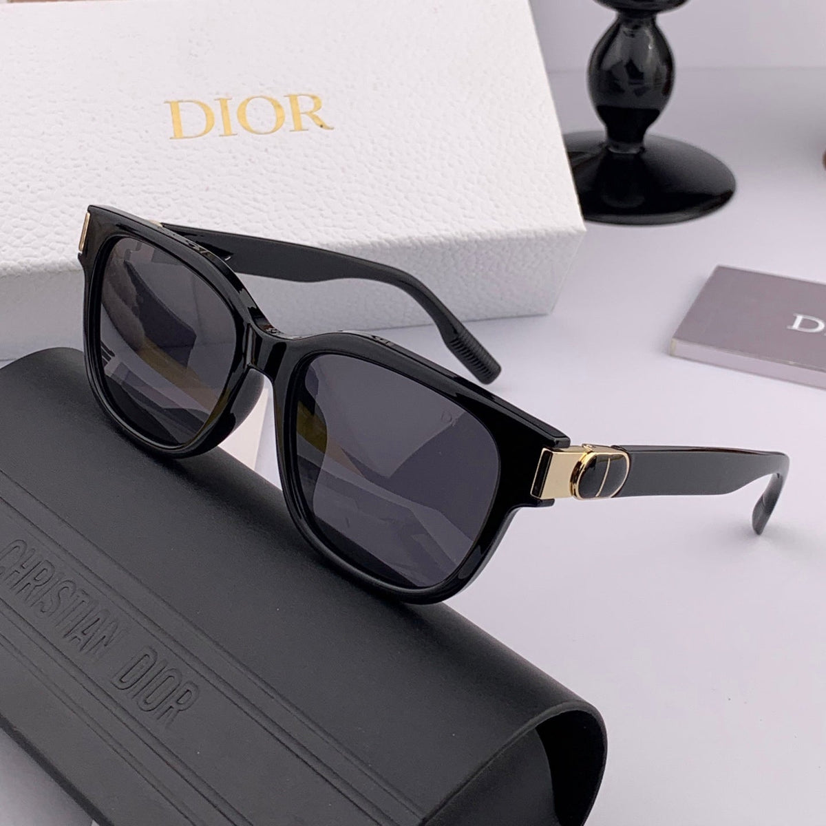 MONTAIGNE SUNGLASS CD6113 IN ACETATE