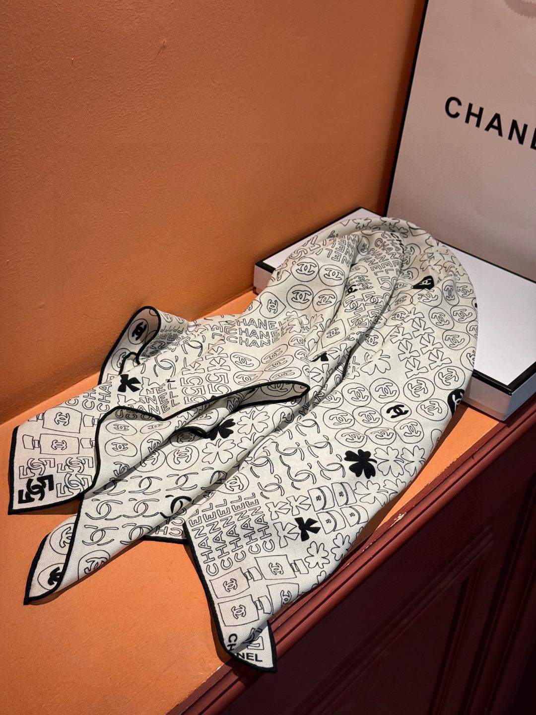 CHANEL 25S SCARF 110 IN CASHMERE SILK 738478