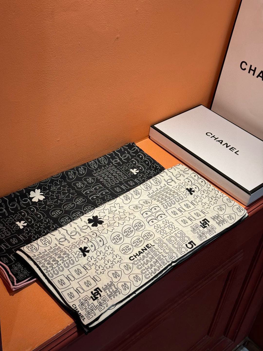 CHANEL 25S SCARF 110 IN CASHMERE SILK 738478