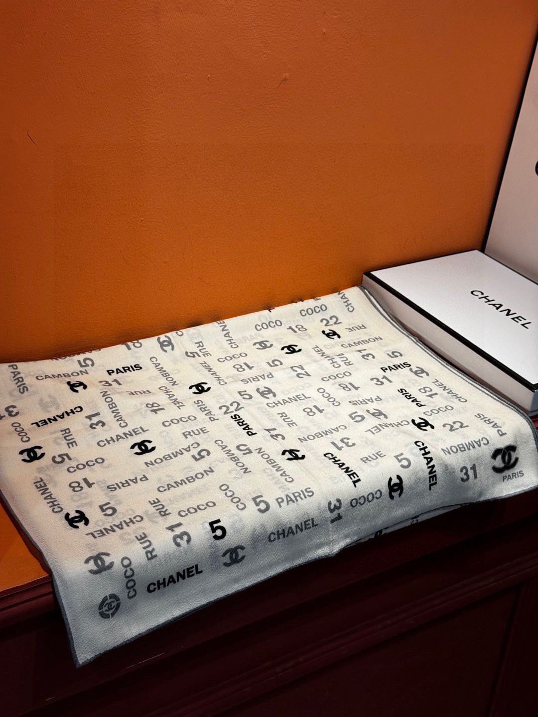 CHANEL 25S SCARF 180 IN CASHMERE SILK 738479