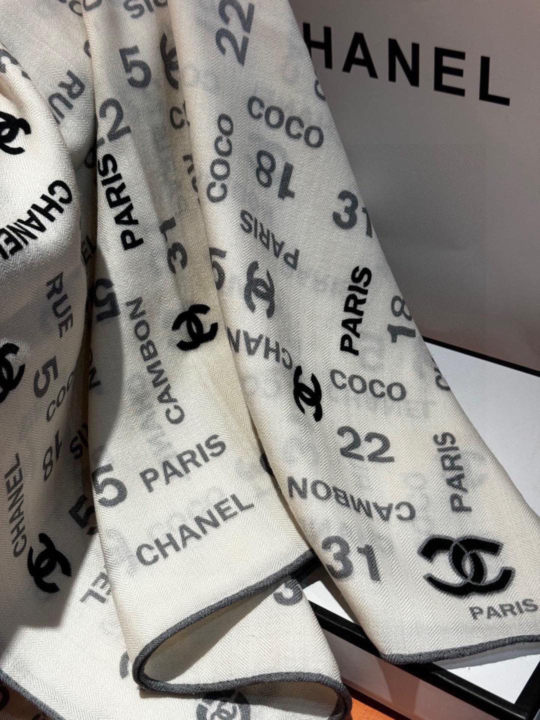 CHANEL 25S SCARF 180 IN CASHMERE SILK 738479