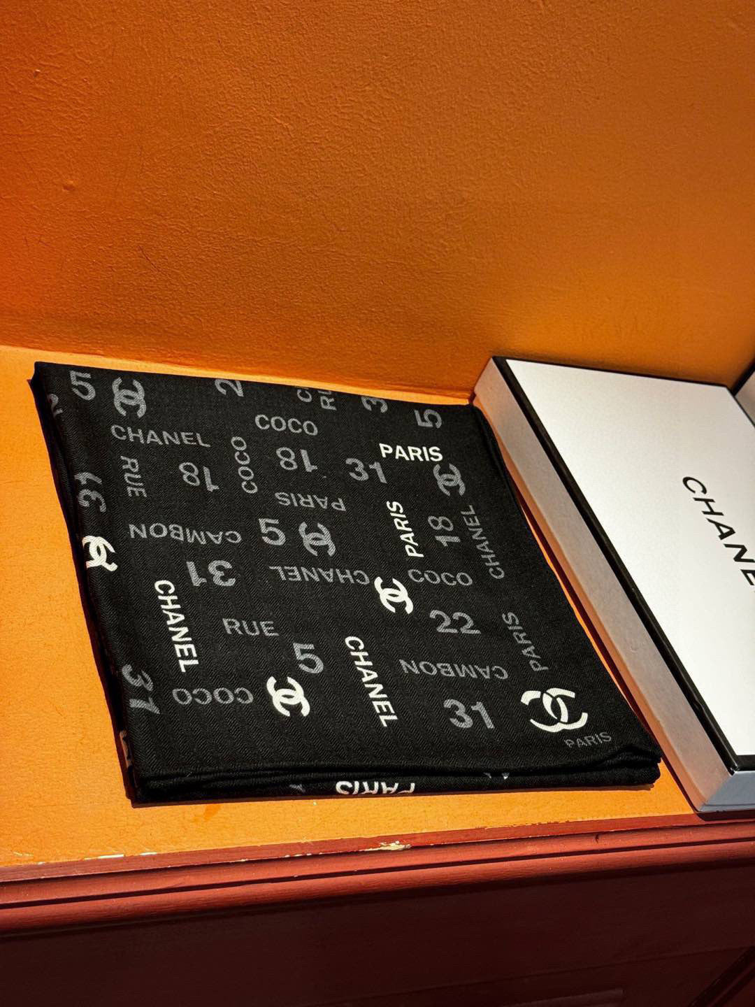 CHANEL 25S SCARF 180 IN CASHMERE SILK 738480