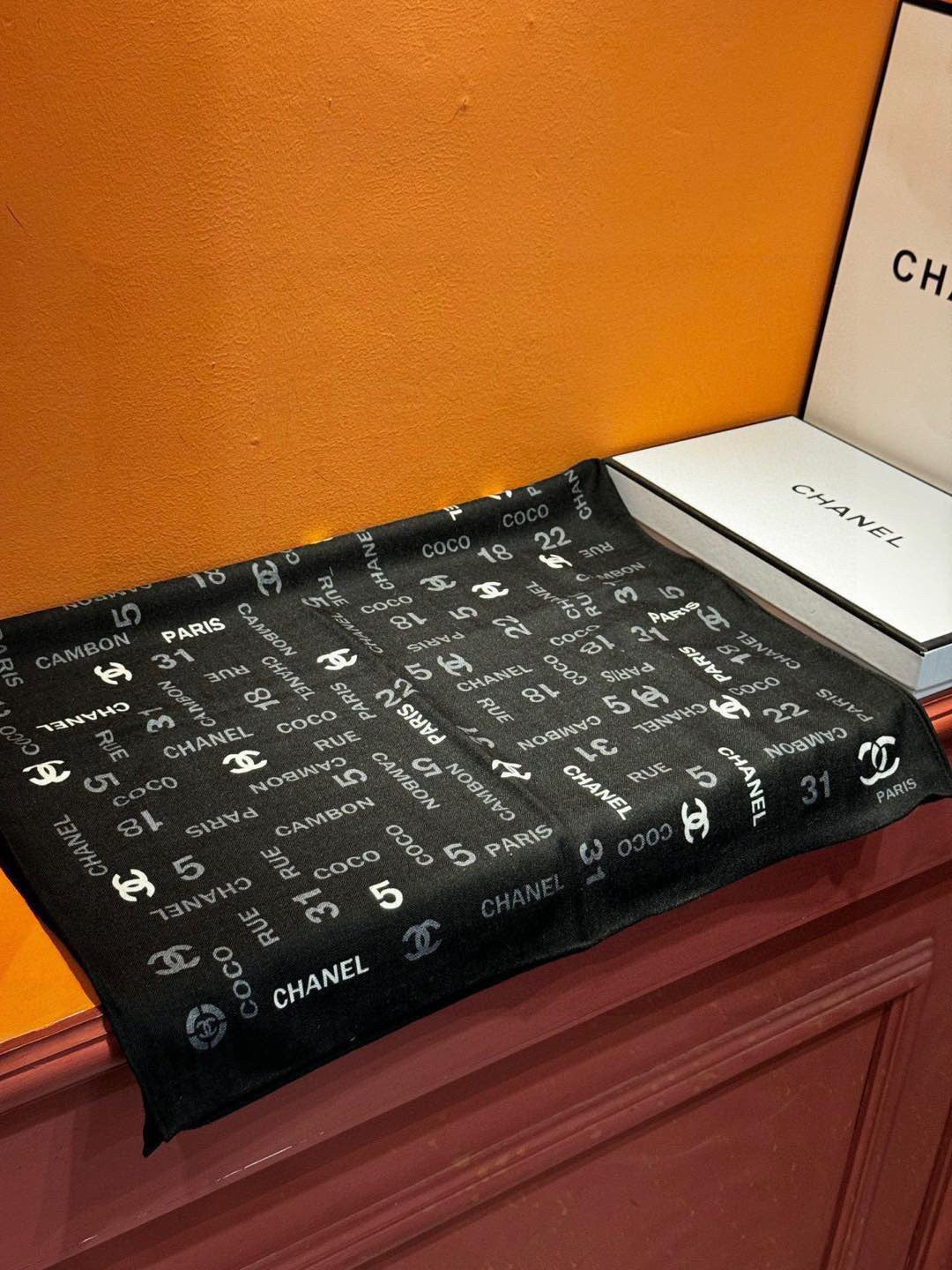 CHANEL 25S SCARF 180 IN CASHMERE SILK 738480