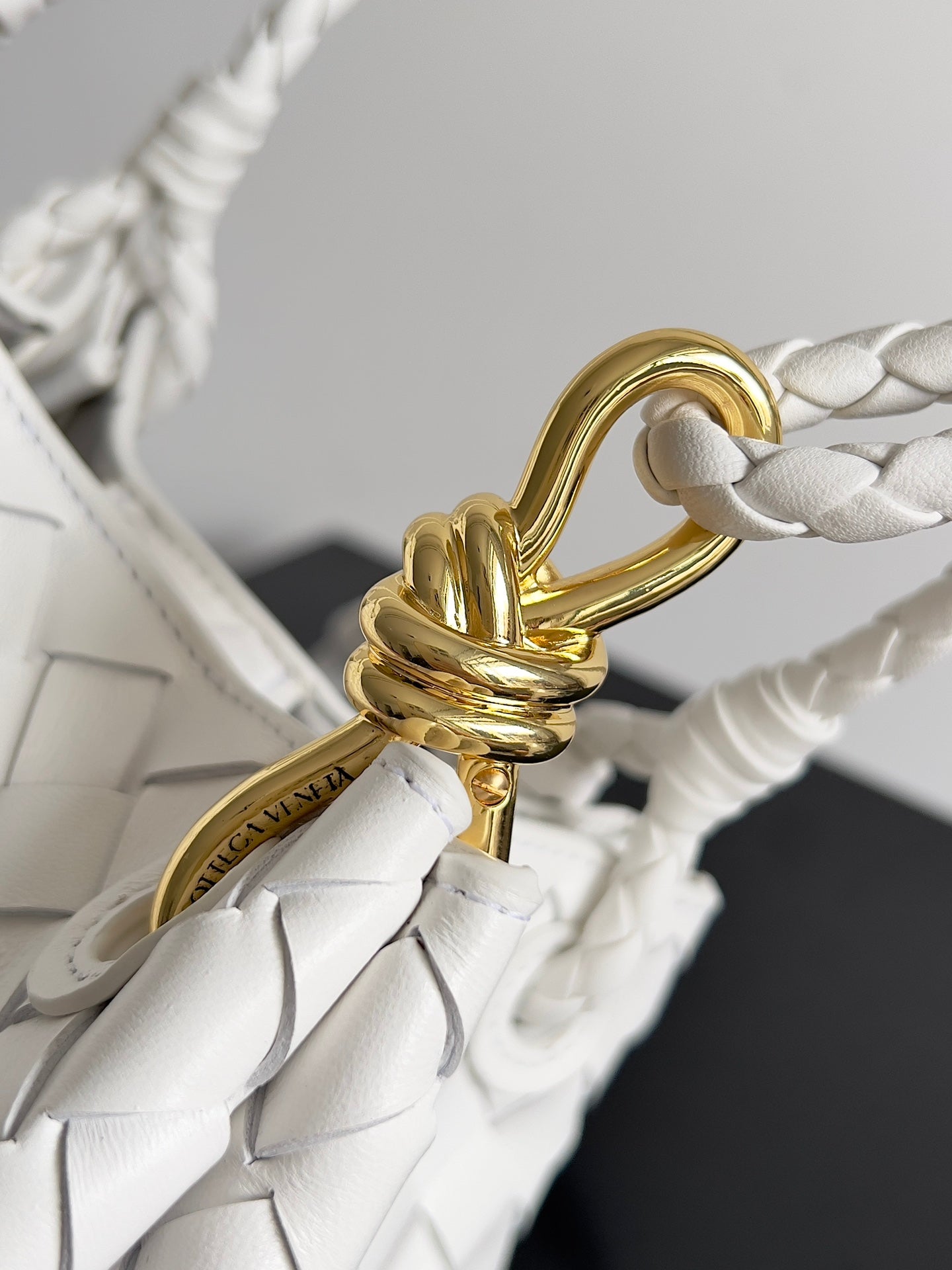 BV Small Parachute 21 White Lambskin Ghw