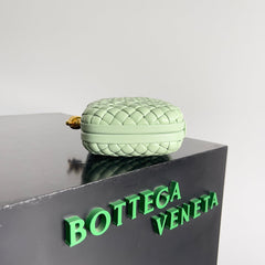 KNOT CHAIN CLUTCH 20.5 IN LIGHT GREEN LAMBSKIN
