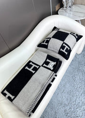 AVALON THROW BLANKET 170 CM IN BLACK CASHMERE 294472