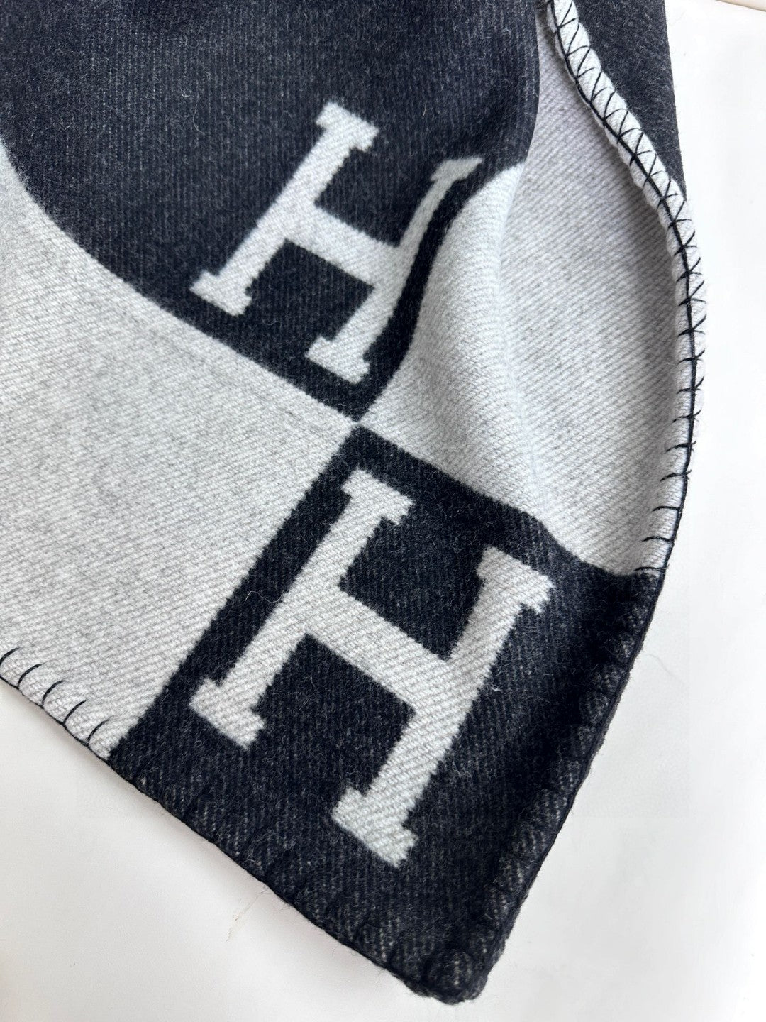 AVALON THROW BLANKET 170 CM IN BLACK CASHMERE 294472