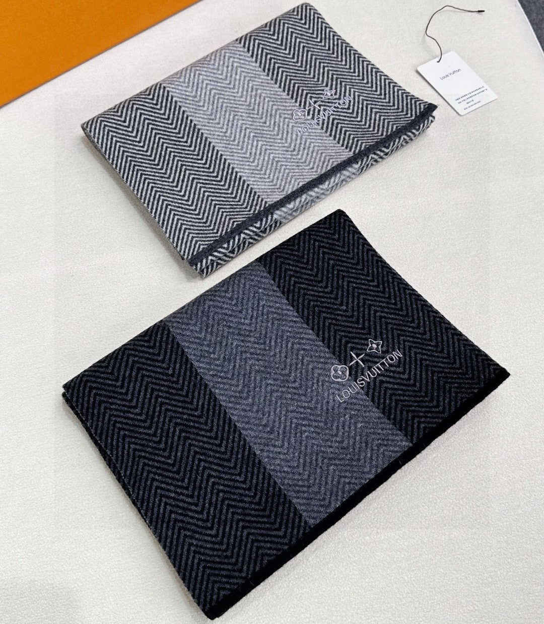 LV SCARF 180 CM IN CASHMERE 714295