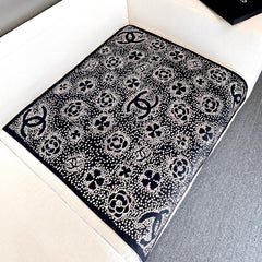 CHANEL 25S SCARF 90 IN SILK 724785