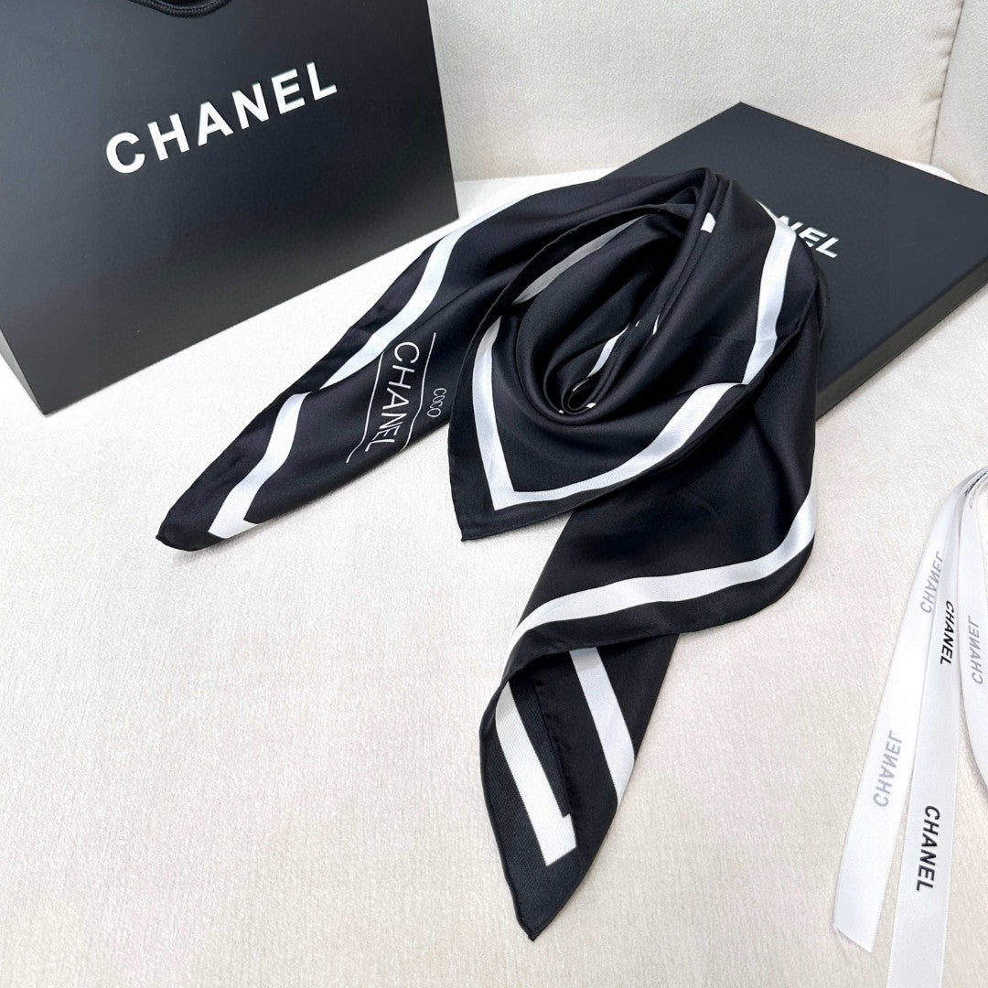 CHANEL 25S SCARF 90 IN SILK 732132