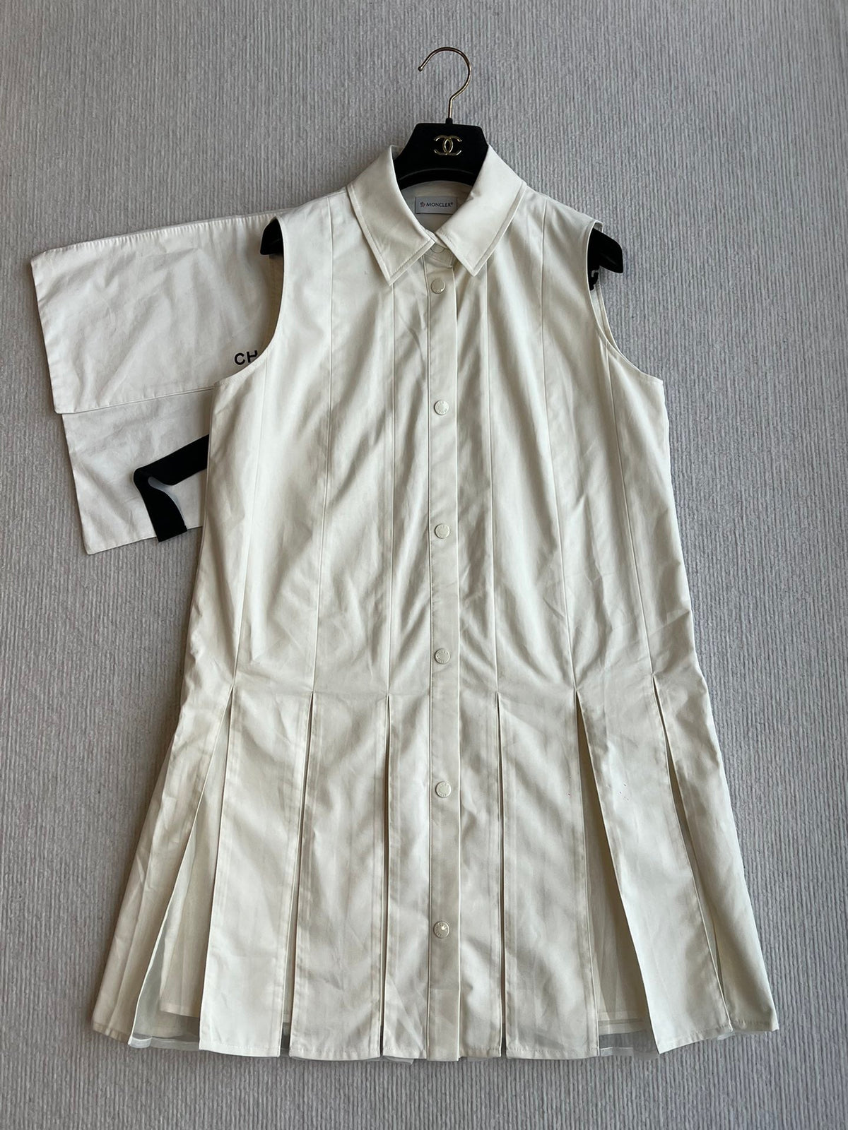 MONCLER SLEEVELESS PLEATED DRESS 269705