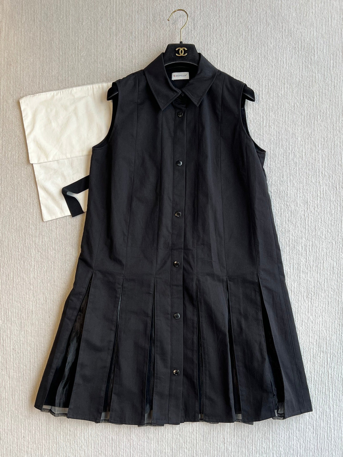 MONCLER SLEEVELESS PLEATED DRESS 269706