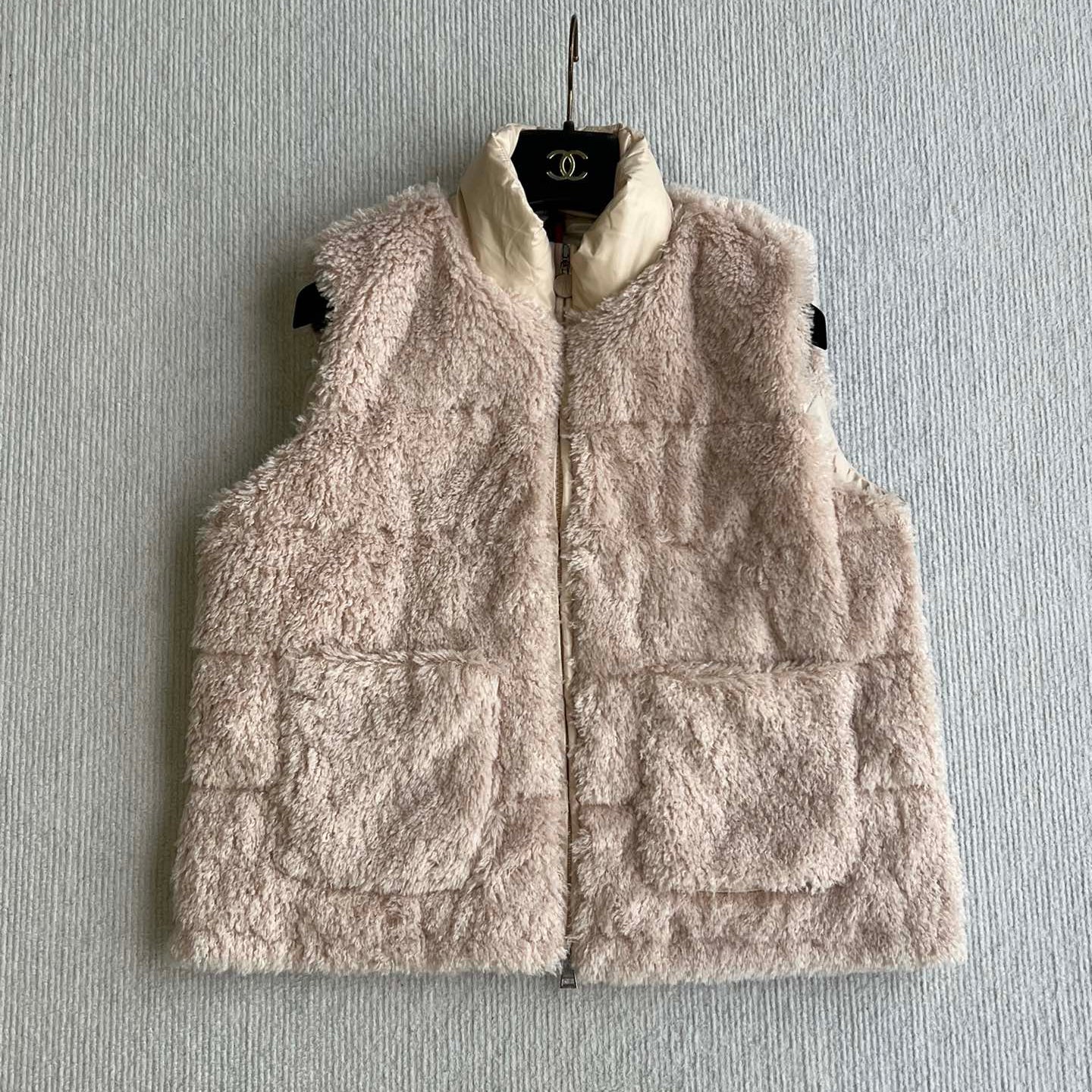 MONCLER 25S DOWN VEST IN LIGHT PINK 044