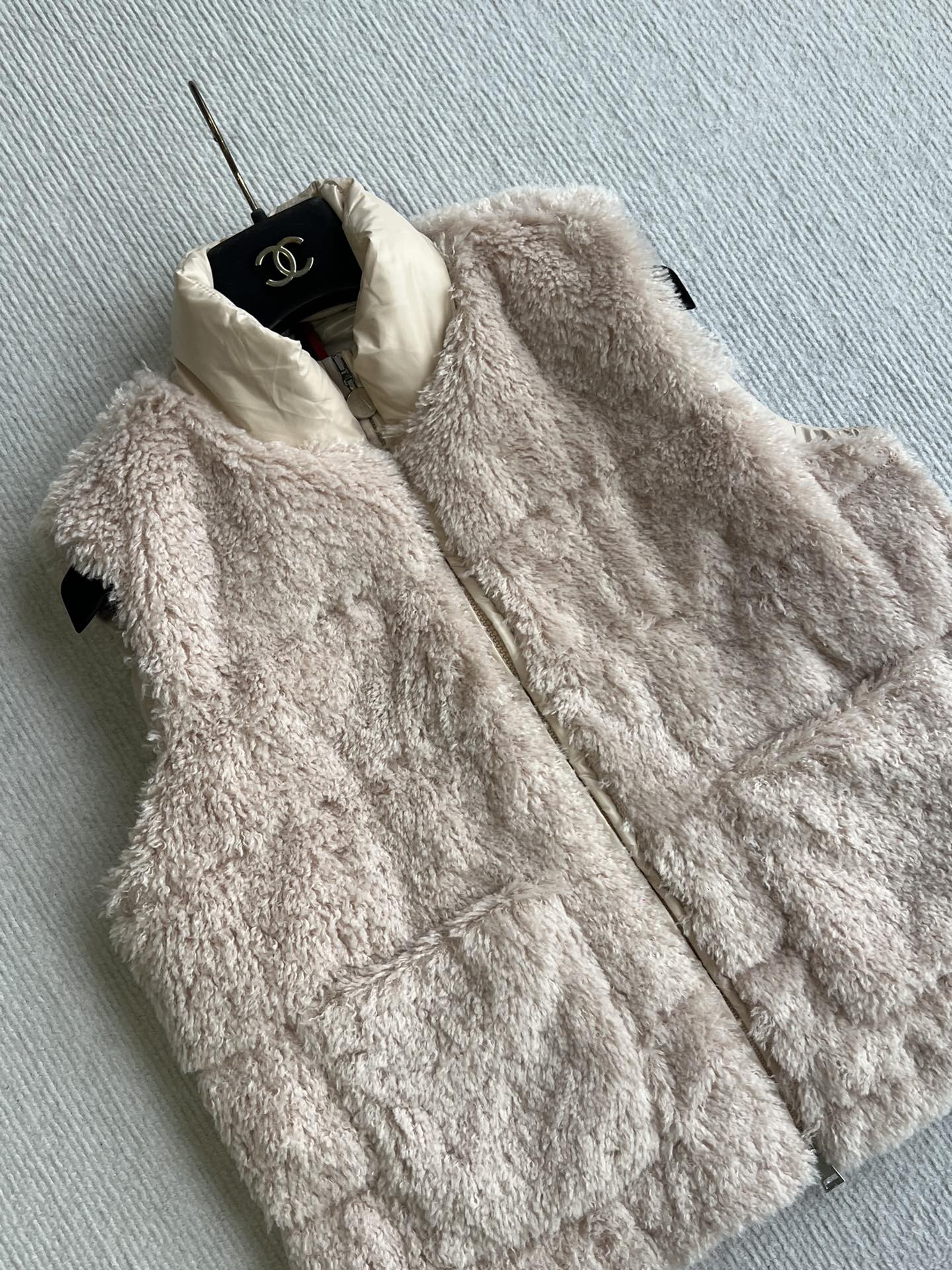 MONCLER 25S DOWN VEST IN LIGHT PINK 044