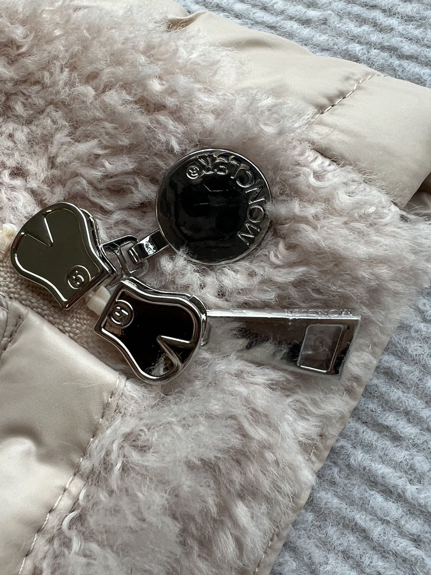 MONCLER 25S DOWN VEST IN LIGHT PINK 044