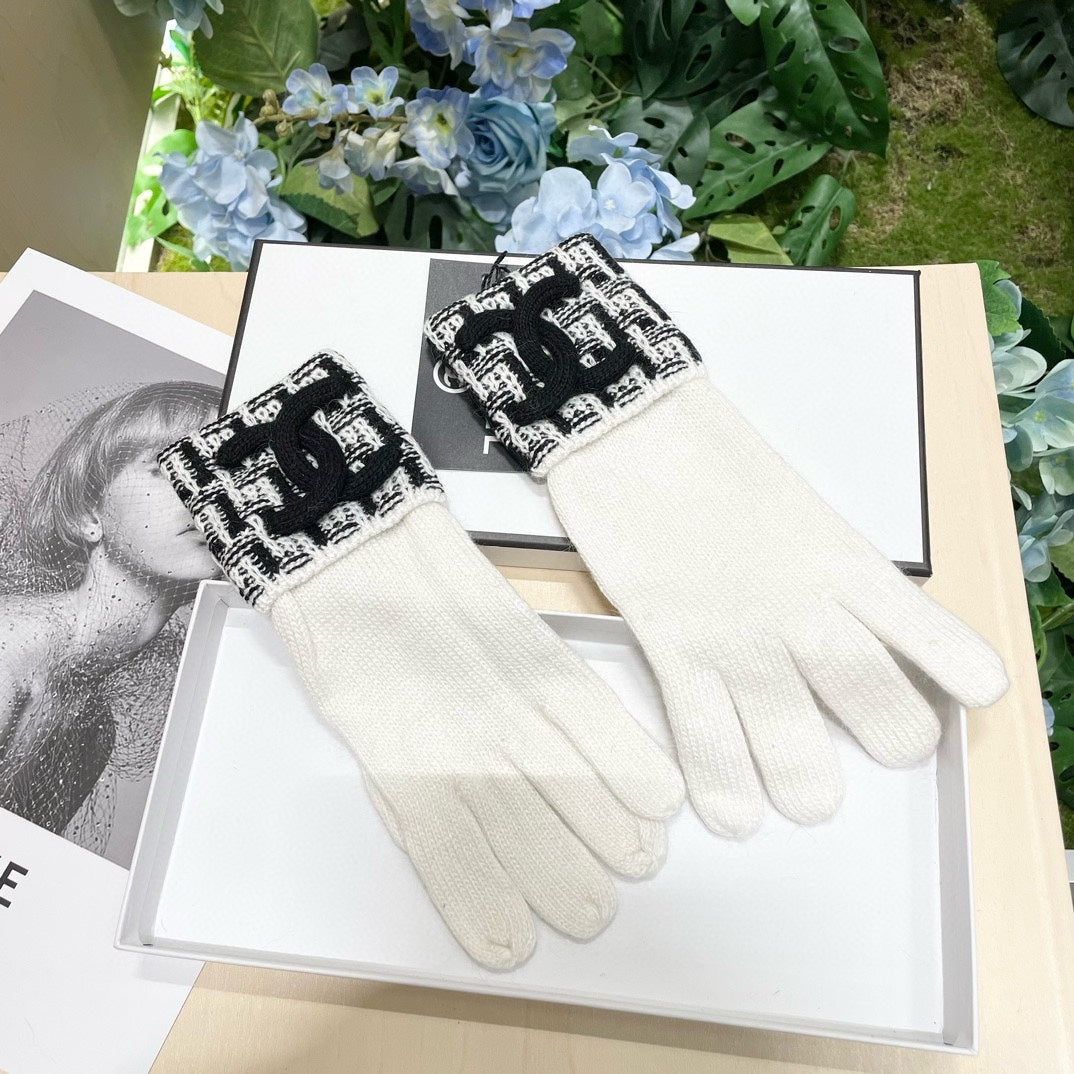 GLOVES IN WHITE MIX BLACK WOOL KNIT 462430