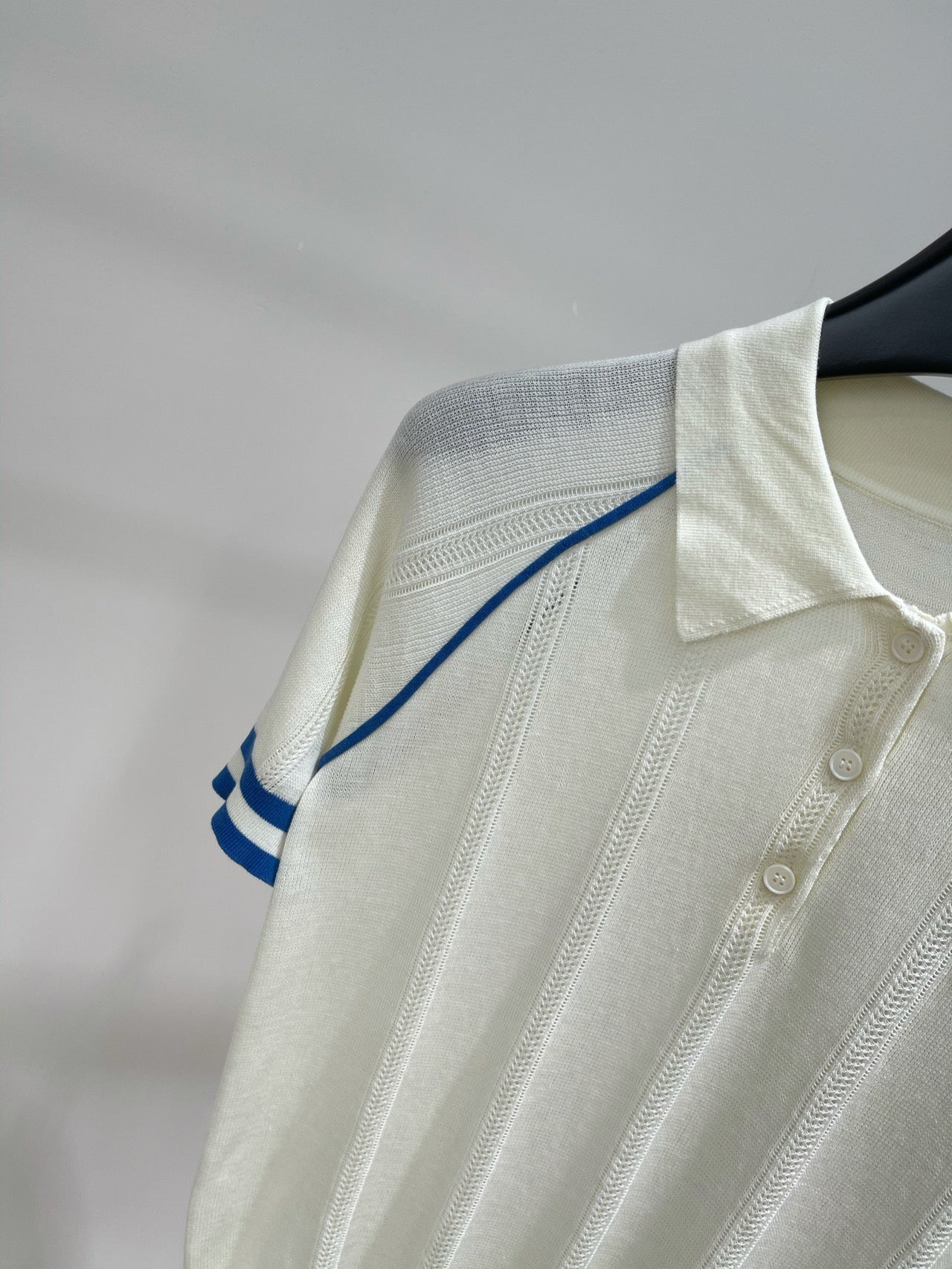 MIUMIU SHORT-SLEEVE RAGLAN POLO SHIRT IN BLUE AND WHITE 267966