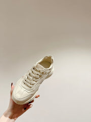 GG RHYTON LOGO TRAINER WHITE CALFSKIN WITH TIGER MOTIF