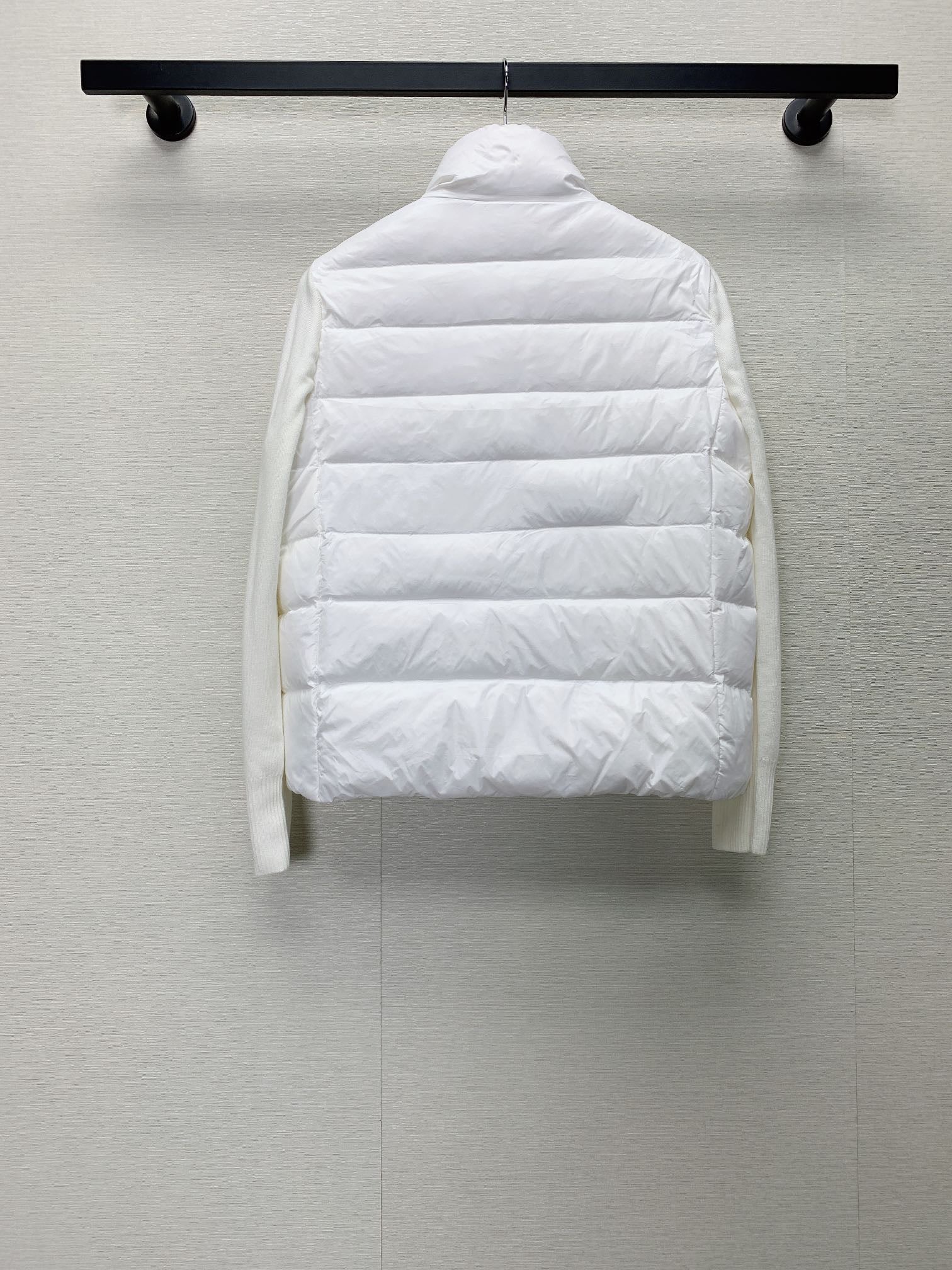 MONCLER 25S JACKET IN WHITE 003